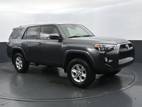 Used 2017 Toyota 4Runner SR5 image 7