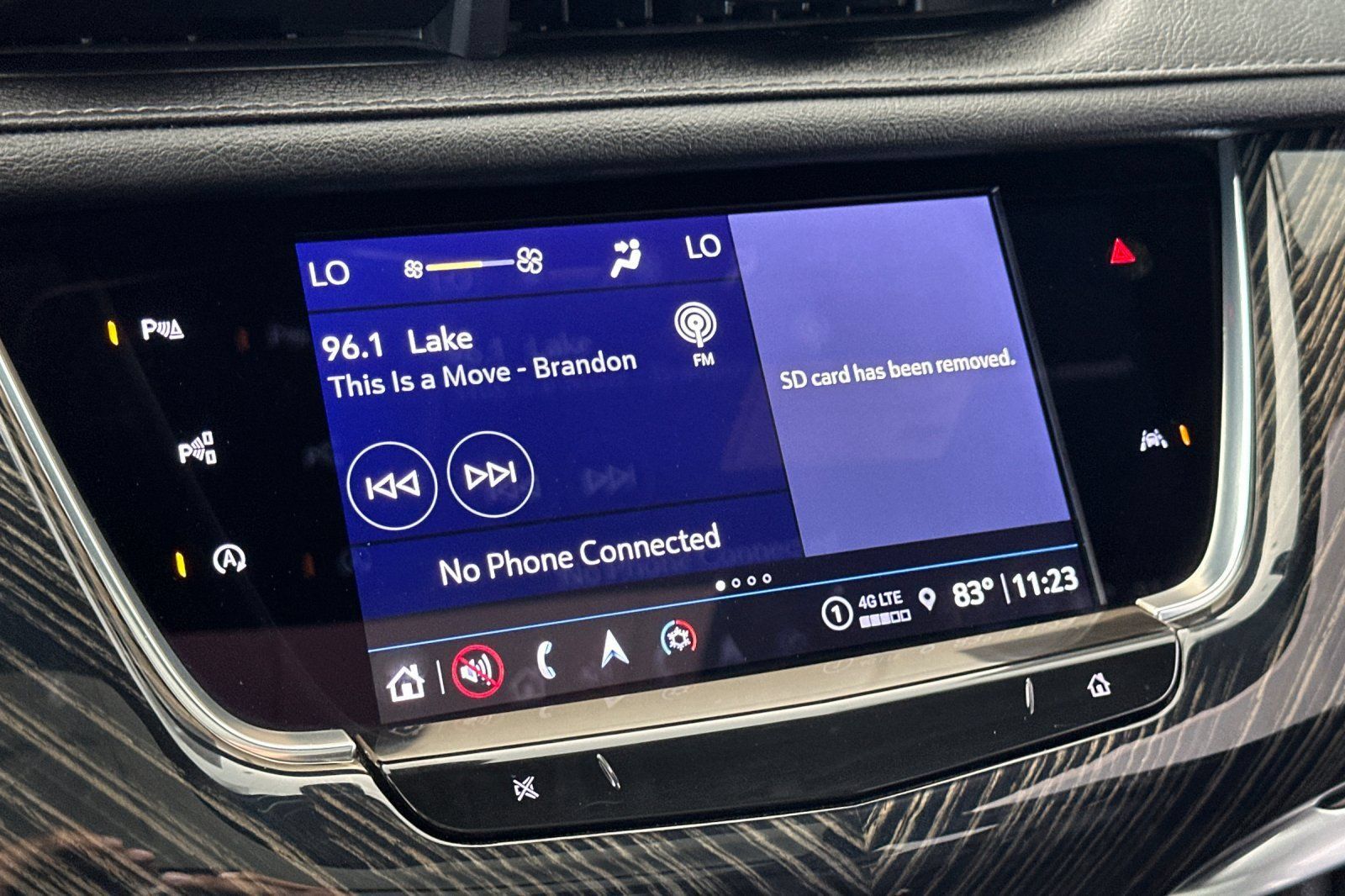 Used 2024 Cadillac XT6 Premium Luxury w/ Technology Package FWD image 27