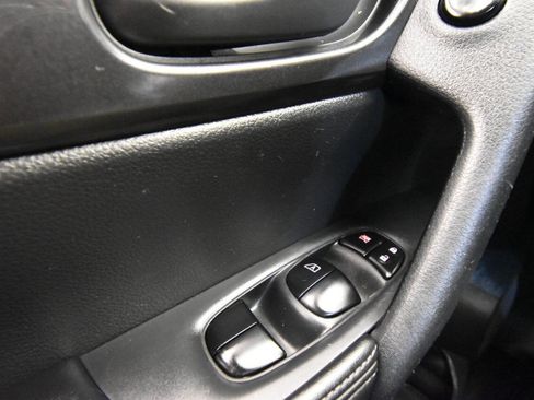 Used 2020 Nissan Rogue S image 26