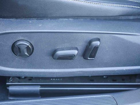 Used 2025 Volkswagen Jetta SE FWD image 18