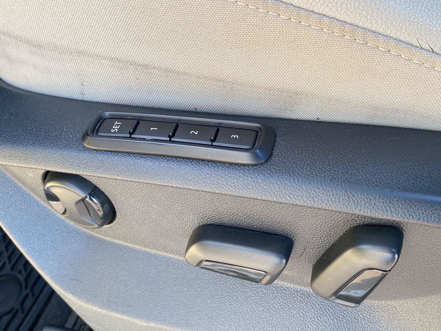 Used 2019 Volkswagen Tiguan SEL Premium AWD/4WD image 15