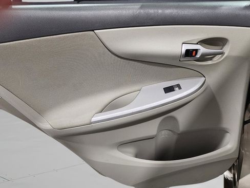 Used 2010 Toyota Corolla Base 4DR SEDAN 5M image 26