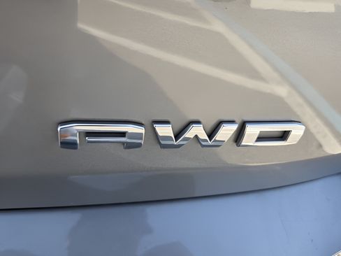 Used 2024 GMC Terrain SLT AWD/4WD image 34
