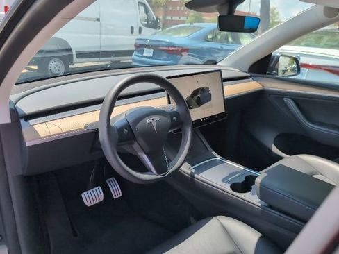 Used 2024 Tesla Model Y Performance image 8