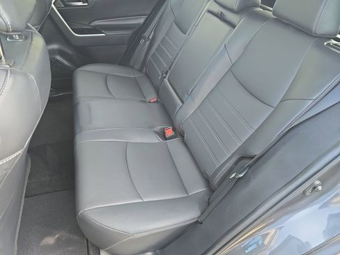 Used 2022 Toyota RAV4 XLE Premium image 20