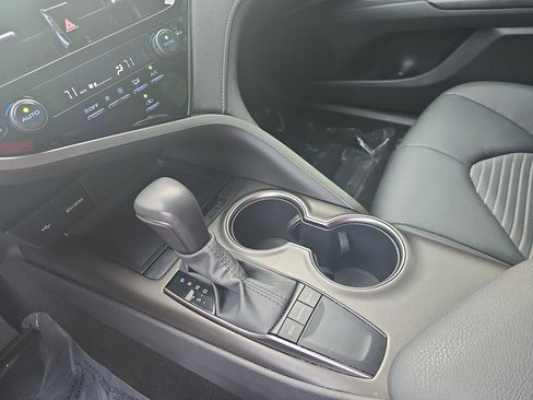 Used 2023 Toyota Camry SE FWD image 23