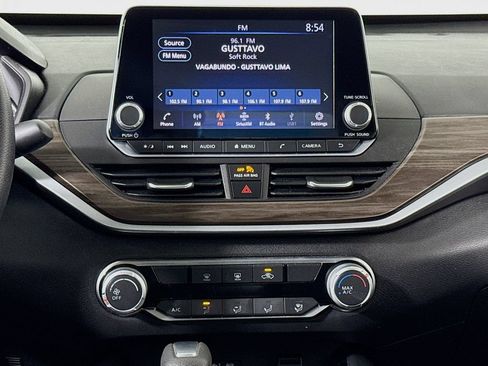 Used 2023 Nissan Altima 2.5 SV FWD image 11