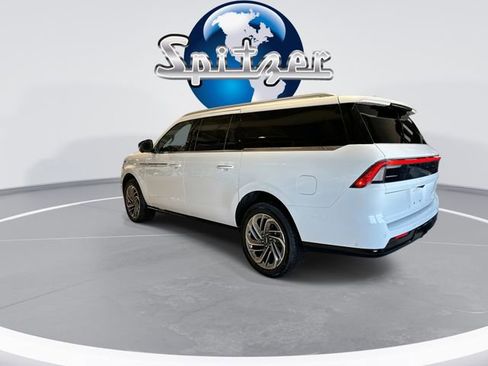 Used 2025 Lincoln Navigator L Reserve image 7