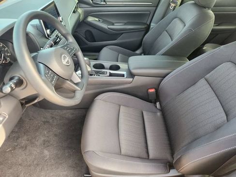 Used 2025 Nissan Altima 2.5 S FWD image 14