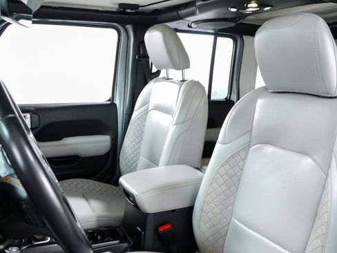 Used 2021 Jeep Wrangler Unlimited Sahara image 25