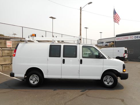 Used 2016 Chevrolet Express 2500 w/ Cold Climate Package RWD image 11
