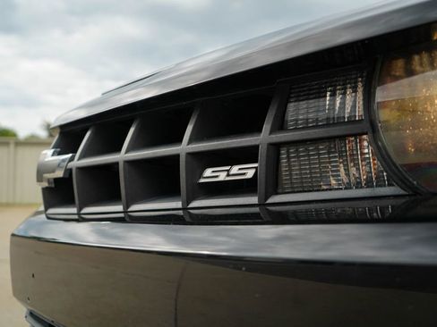 Used 2010 Chevrolet Camaro SS RWD image 17