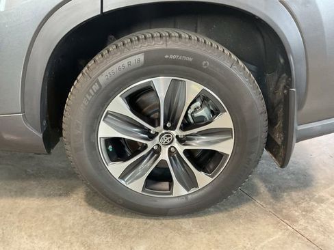 Used 2020 Toyota Highlander XLE image 7