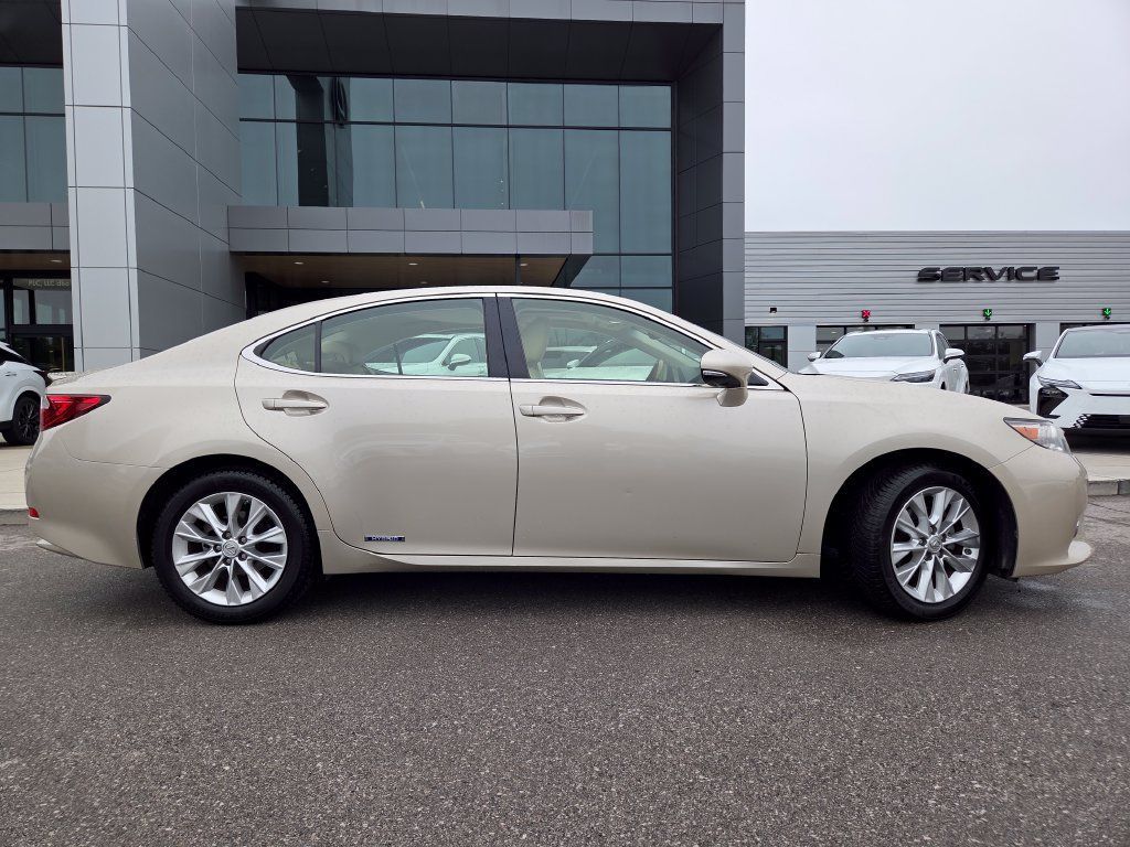 Used 2013 Lexus ES 300h w/ Luxury Pkg FWD image 29