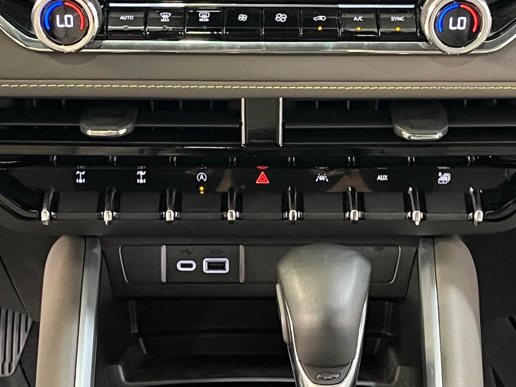 Used 2025 Chevrolet Colorado ZR2 w/ Technology Package AWD/4WD image 21
