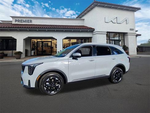New 2026 Kia Sorento S image 4