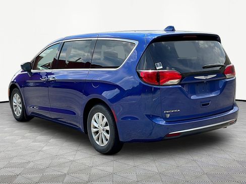 Used 2019 Chrysler Pacifica Touring Plus FWD image 4