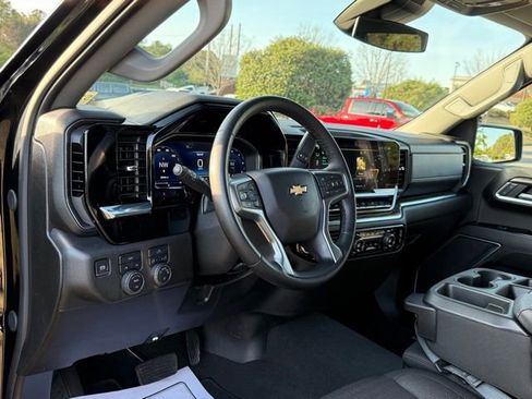 Used 2025 Chevrolet Silverado 1500 LT image 16