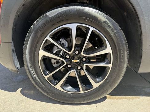 Used 2025 Chevrolet TrailBlazer LT w/ LT Cold Weather Package FWD image 12