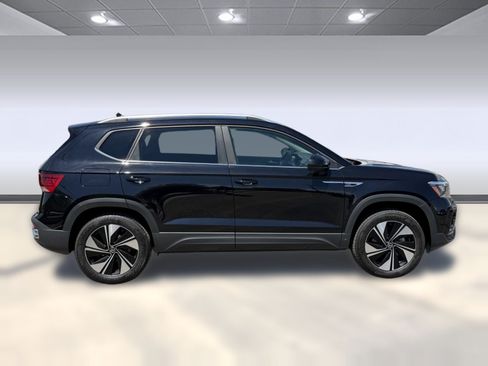 Used 2024 Volkswagen Taos SE AWD/4WD image 8