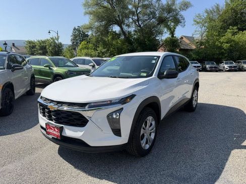 Used 2024 Chevrolet Trax LS FWD image 3