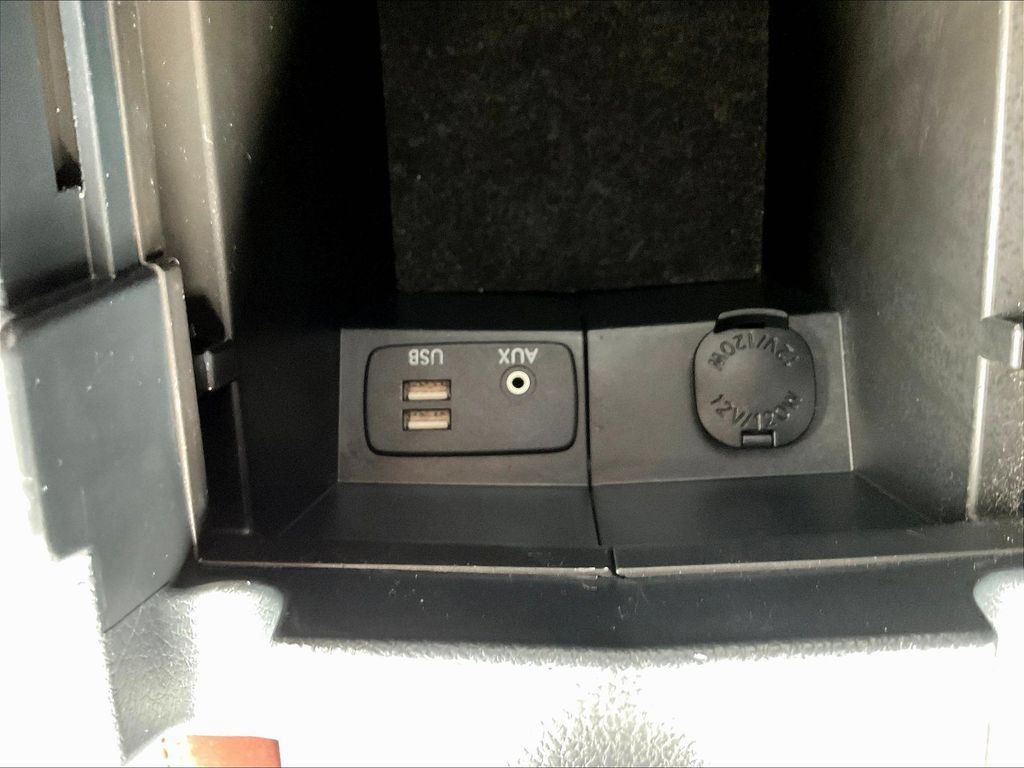 Used 2017 Subaru Forester 2.5i Touring AWD/4WD image 16
