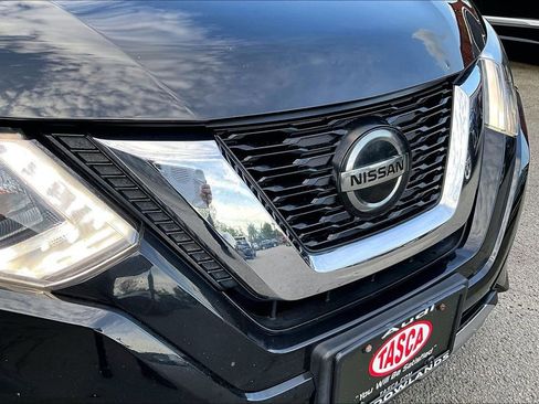 Used 2018 Nissan Rogue SV w/ Premium Package AWD/4WD image 32