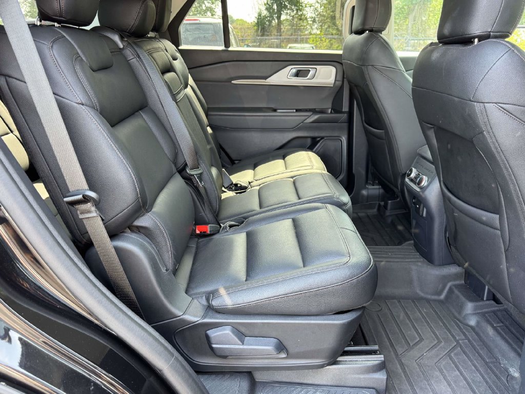 Used 2025 Ford Explorer Active RWD image 15