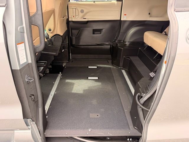 Used 2024 Toyota Sienna XLE w/ XLE Plus Package AWD/4WD image 26