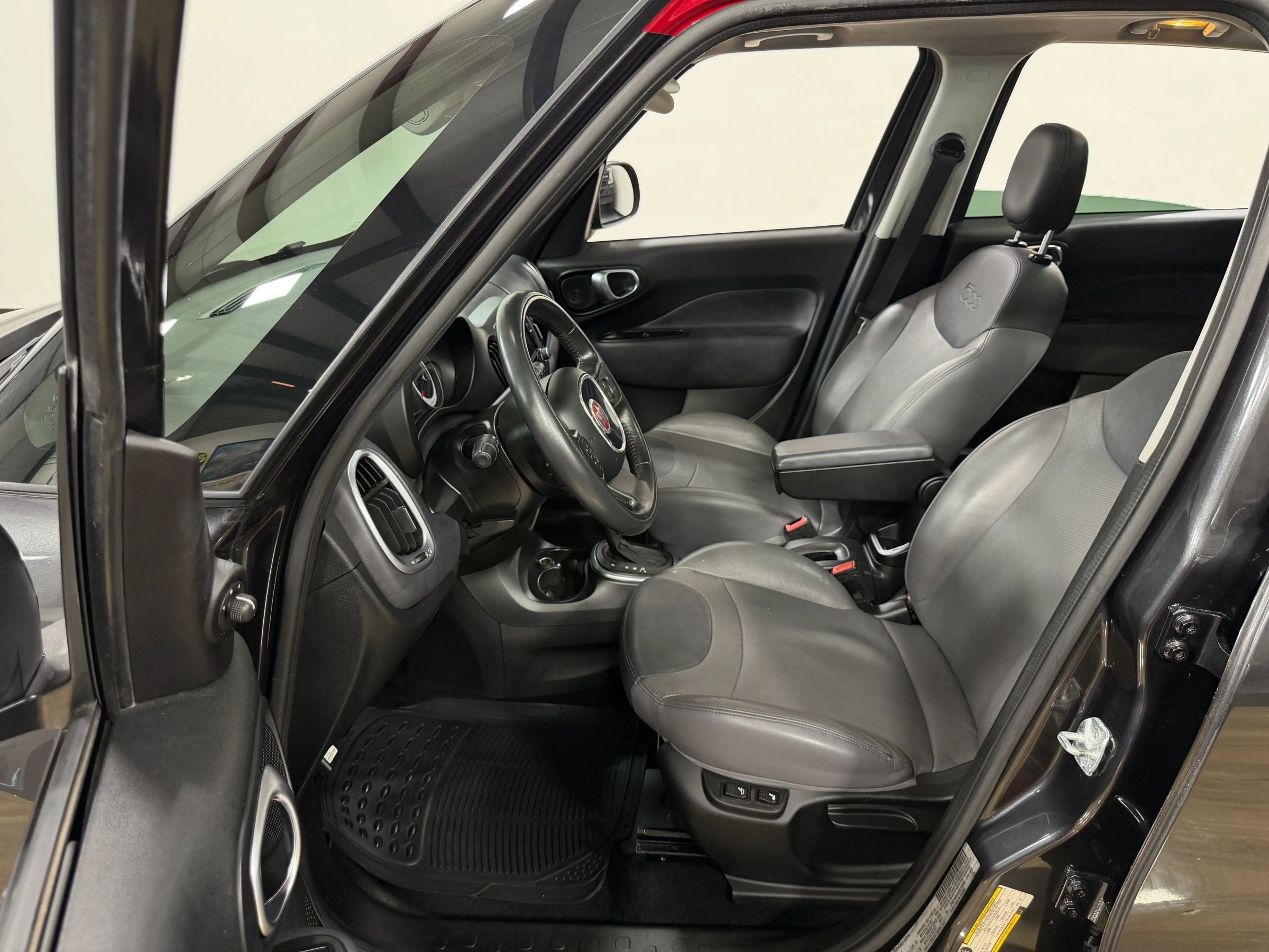 Used 2017 FIAT 500L Trekking w/ Dual-Pane Sunroof Package FWD image 13