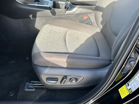 Used 2025 Toyota RAV4 XLE image 26