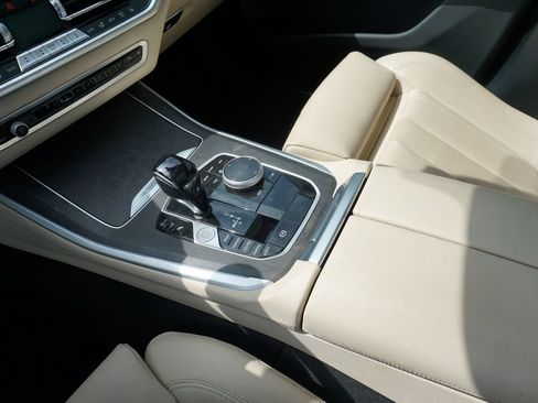 Used 2022 BMW X5 sDrive40i w/ M Sport Package RWD image 22