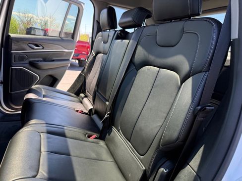 Used 2022 Jeep Grand Cherokee Limited image 18