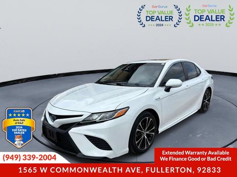 Used 2018 Toyota Camry SE w/ Audio Package FWD image 2