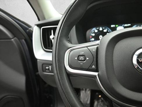 Used 2018 Volvo XC60 T5 Momentum w/ Convenience Package image 15