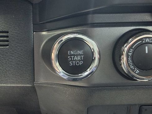 Used 2020 Toyota Tacoma TRD Off-Road AWD/4WD image 20