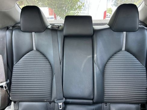 Used 2022 Toyota Camry SE FWD image 5