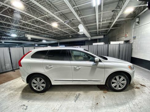 Used 2016 Volvo XC60 T6 w/ Proximity Package image 26