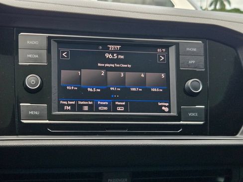 Certified 2023 Volkswagen Jetta SE FWD image 19