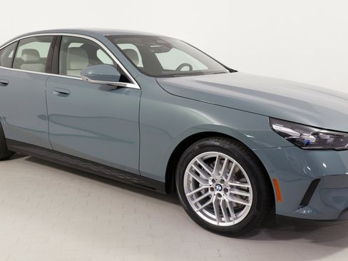 Used 2024 BMW 530i xDrive image 8