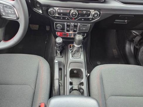 Used 2025 Jeep Wrangler Unlimited Rubicon image 33