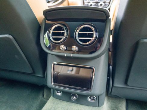 Used 2021 Bentley Bentayga AWD/4WD image 55