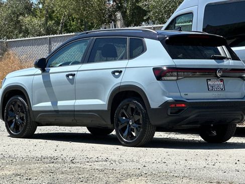 Certified 2026 Volkswagen Taos SE FWD image 6