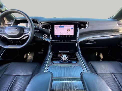 Used 2024 Jeep Wagoneer Series II w/ Flexible Seating Group RWD image 15