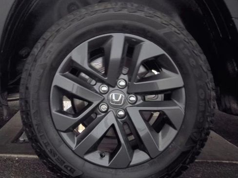 Used 2025 Honda Ridgeline Sport image 9