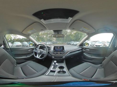 Used 2025 Nissan Altima 2.5 SV FWD image 40