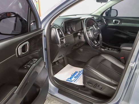 Used 2022 Kia Sorento S w/ Panoramic Sunroof Package FWD image 3