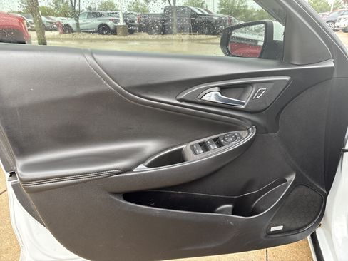 Used 2017 Chevrolet Malibu LT w/ Leather Package FWD image 10