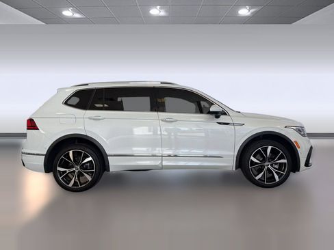 Certified 2024 Volkswagen Tiguan SEL R-Line AWD/4WD image 8