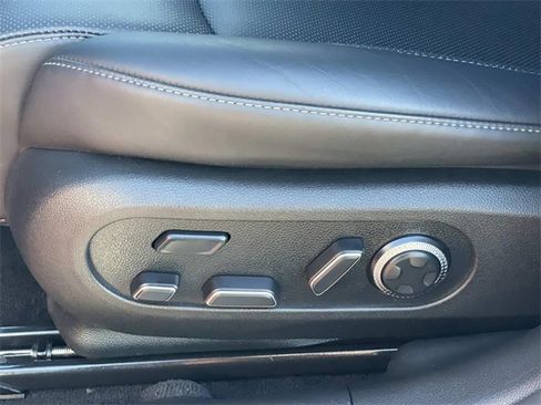 Used 2024 Genesis GV60 RWD image 32